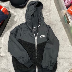 Nike boys jacket. Size medium, Black